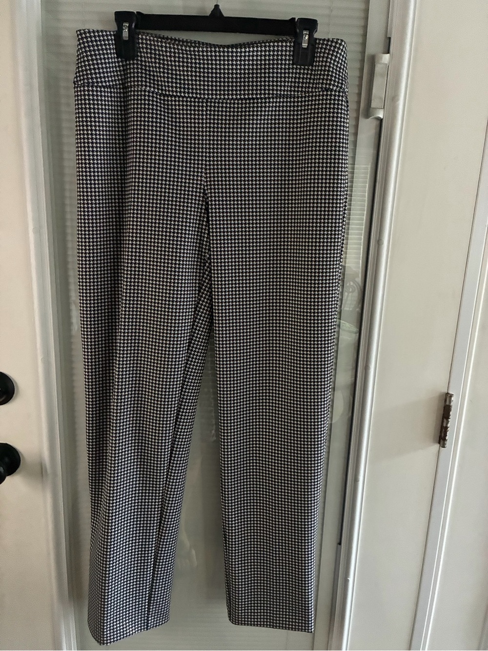 new directions Black & White Houndstooth Skinny Pants